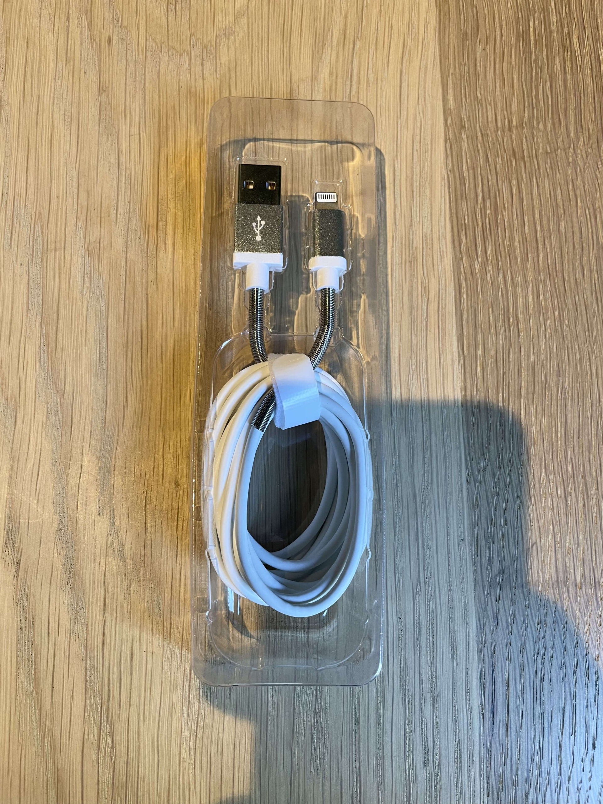 スリコで購入したロングライトニングケーブルを使ってみた結果｜ChorotenBlog