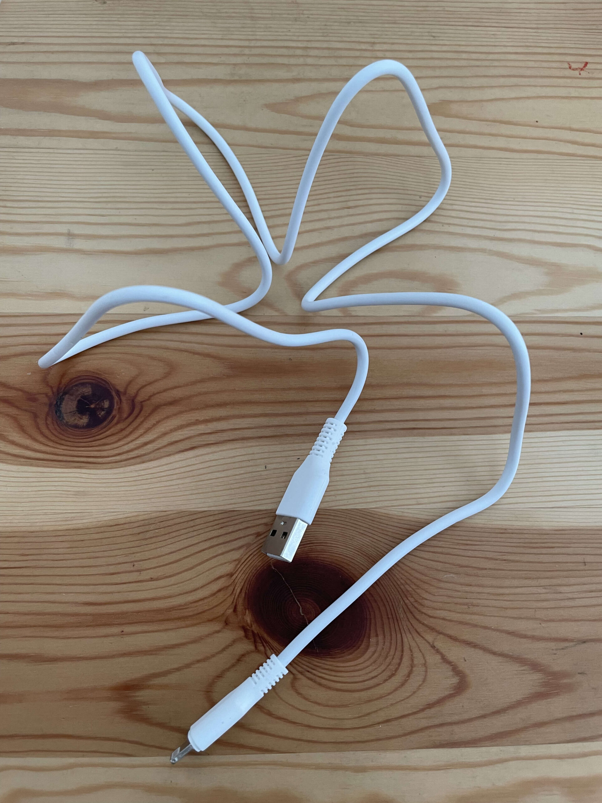 スリコで300円のライトニングケーブル「CHARGING」を買って使ってみた｜ChorotenBlog