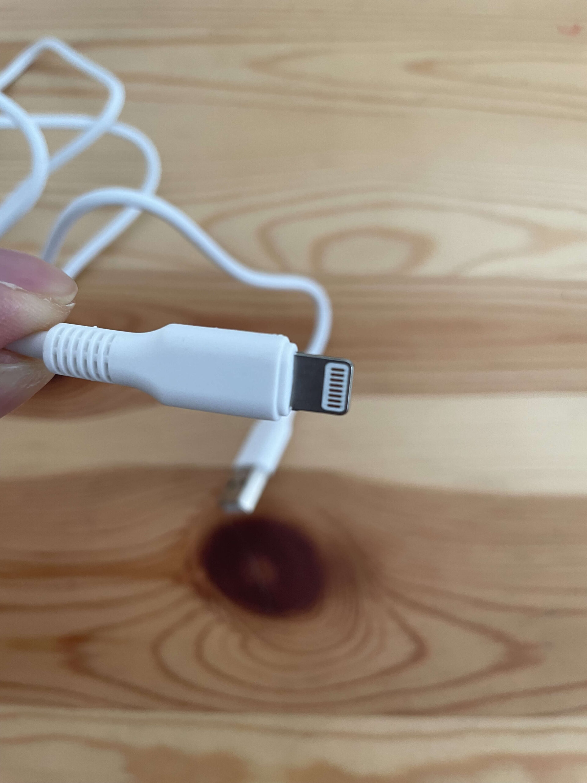 スリコで300円のライトニングケーブル「CHARGING」を買って使ってみた｜ChorotenBlog