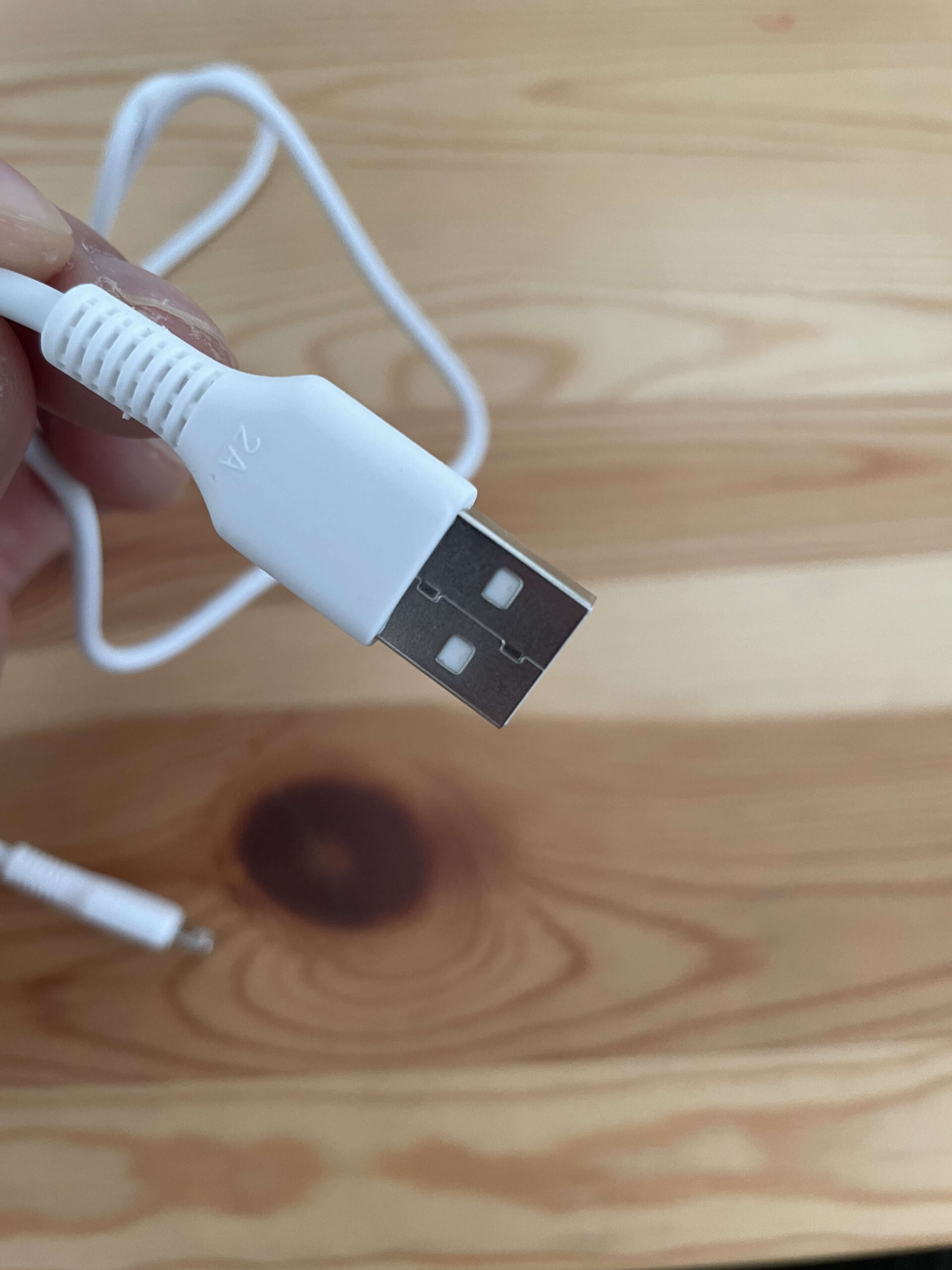 スリコで300円のライトニングケーブル「CHARGING」を買って使ってみた｜ChorotenBlog